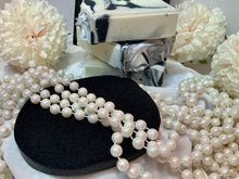 Load image into Gallery viewer, Bespoke gift box 3 Soaps