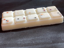 Load image into Gallery viewer, Hal fetti Wax Melts