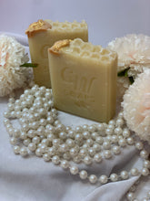 Load image into Gallery viewer, Bespoke gift box 3 Soaps