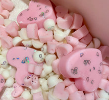Load image into Gallery viewer, Loves Kiss - Scoopie Wax Melts