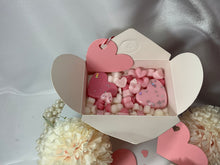 Load image into Gallery viewer, Loves Kiss - Scoopie Wax Melts