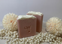 Load image into Gallery viewer, Bespoke gift box 3 Soaps