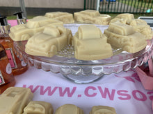 Load image into Gallery viewer, Honey, Milk & Oatmeal Soap cars with face cloth Gift Set