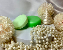 Load image into Gallery viewer, Fresh Apple Shampoo Bar