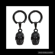 Load image into Gallery viewer, Goth style skull earrings