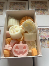 Load image into Gallery viewer, Box of Mixed Pumpkin faces Wax Melts