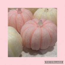 Load image into Gallery viewer, Marshmallow scented Pumpkin Wax Melts