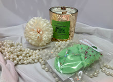 Load image into Gallery viewer, Christmas Tree fragranced wax melts